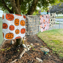 Load image into Gallery viewer, Pink Ghost Halloween Paperless Towels
